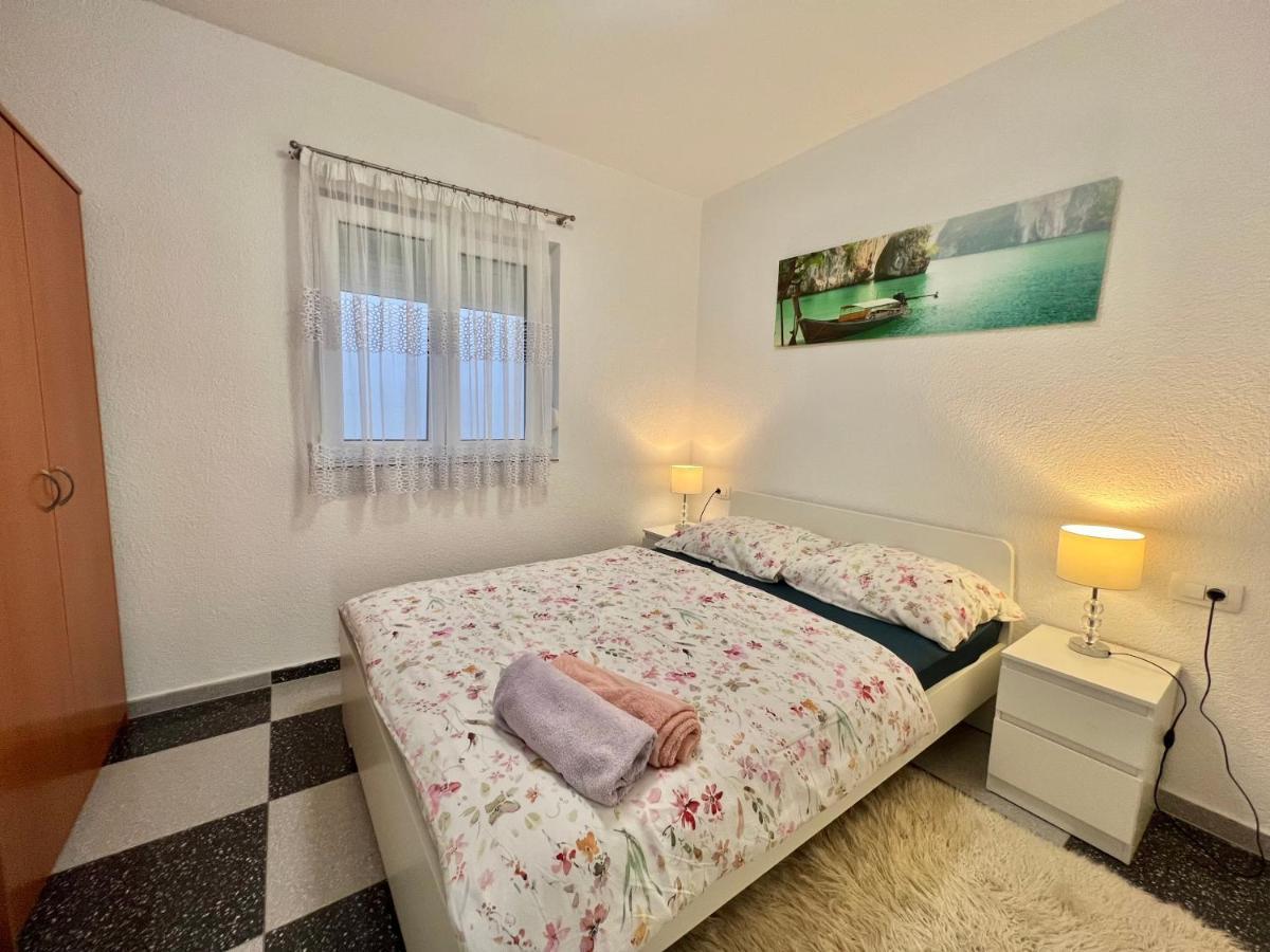 Apartmani Ana 德拉马利 外观 照片